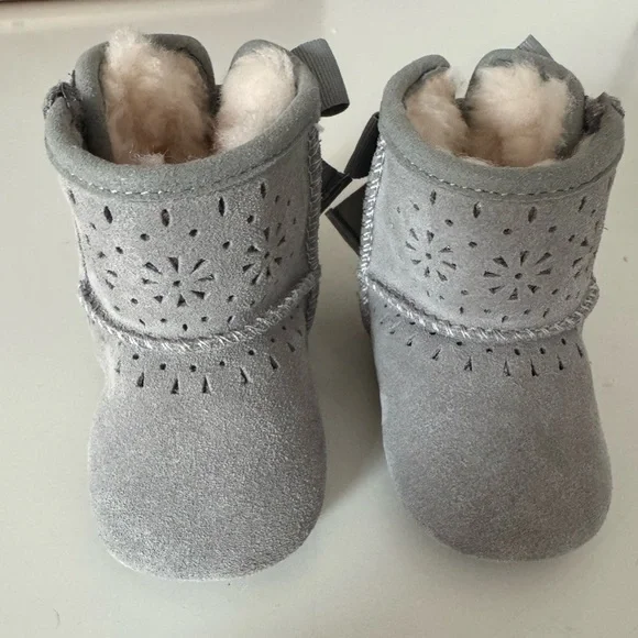 Cozy Gray UGG Infant Booties Size 0/1 - Picture 5 of 5